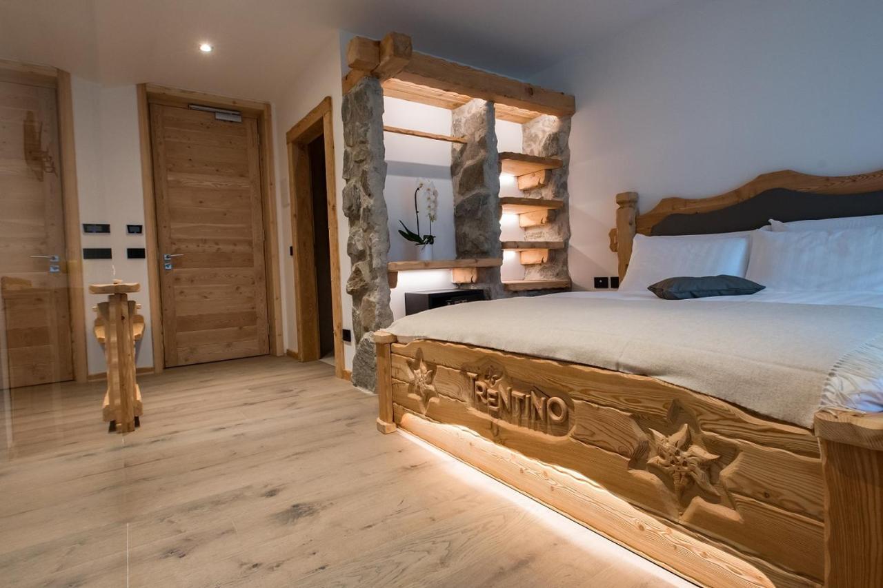 Hotel Chalet Al Foss Vermiglio Esterno foto A room at the hotel