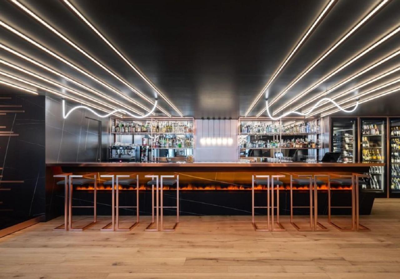 Hotel Chalet Al Foss Vermiglio Esterno foto The bar at the 2018-opened restaurant