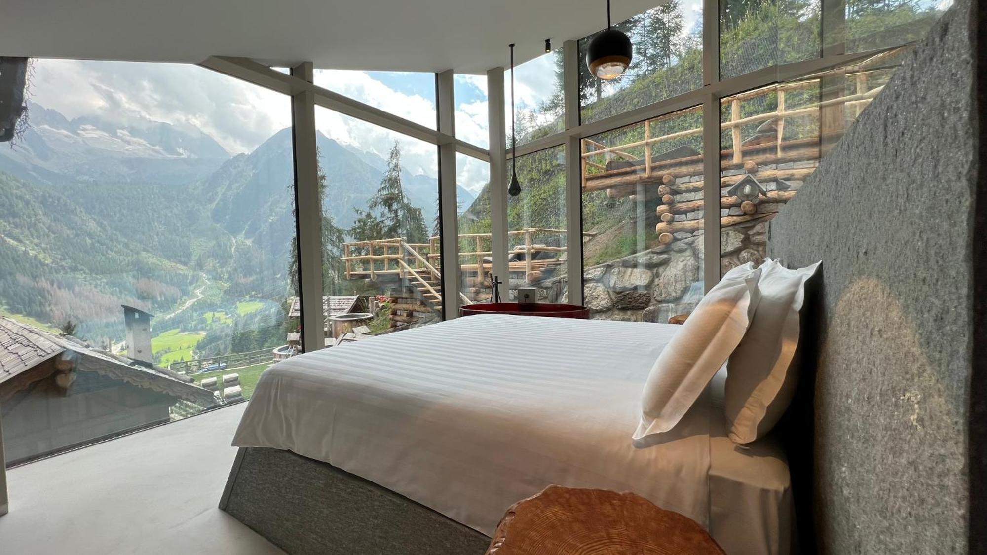 Hotel Chalet Al Foss Vermiglio Esterno foto A bedroom at the 7132 Summit